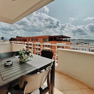 Cozy Rooftop - Your Home, Away From Home! Appartamento